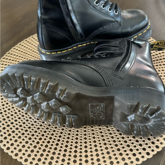 Almost new is not my size - Picture 3 of 3